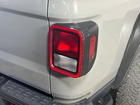 Used 2021 Jeep Gladiator Rubicon w/ Cold Weather Group AWD/4WD image 34