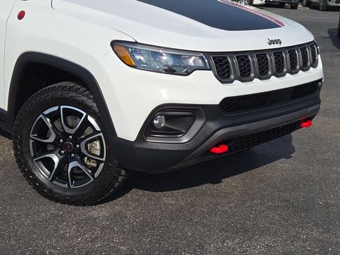Certified 2025 Jeep Compass Trailhawk AWD/4WD image 2