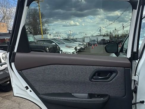 Used 2021 Nissan Rogue S image 12