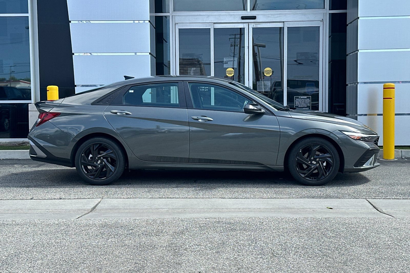 Used 2026 Hyundai Elantra Sport FWD image 3