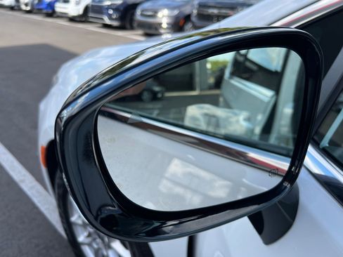 Used 2025 Chrysler Pacifica Select image 22