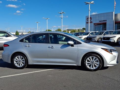 Used 2025 Toyota Corolla LE w/ LE Premium Package FWD image 7