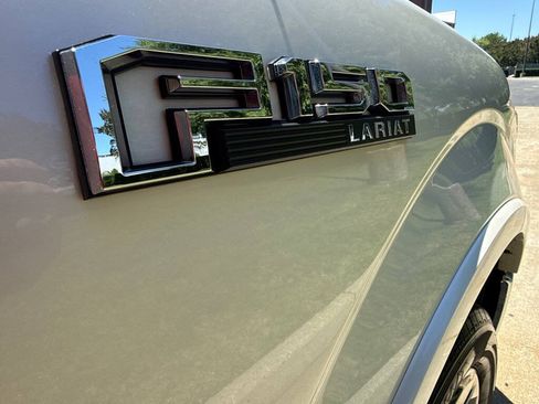 Used 2019 Ford F150 Lariat w/ Equipment Group 502A Luxury AWD/4WD image 8
