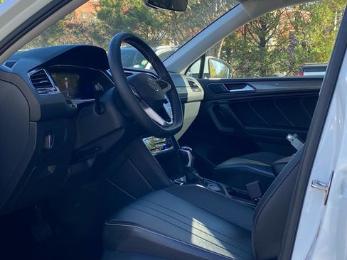 Certified 2022 Volkswagen Tiguan SE w/ Panoramic Sunroof Package image 13