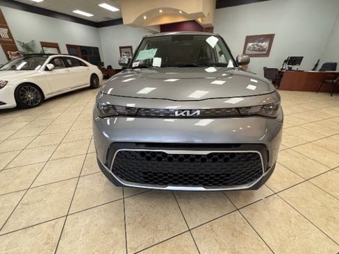 Used 2025 Kia Soul LX w/ LX Technology Package FWD image 2