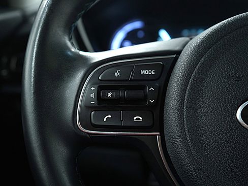 Used 2020 Kia Niro EX Premium image 25