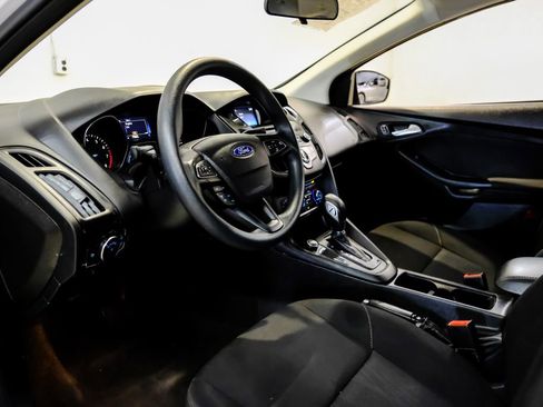 Used 2017 Ford Focus SE image 3