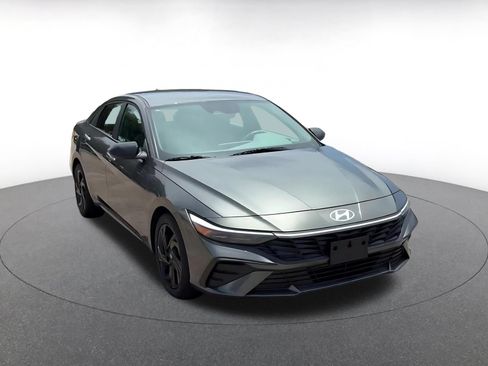 Used 2026 Hyundai Elantra Sport FWD image 3