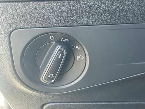 Used 2022 Volkswagen Tiguan SE R-Line image 17