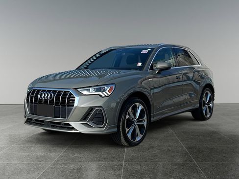 Used 2020 Audi Q3 2.0T Premium Plus w/ Premium Plus Package image 3