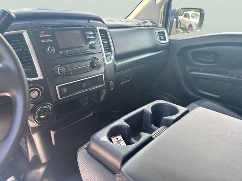 Used 2018 Nissan Titan S AWD/4WD image 18