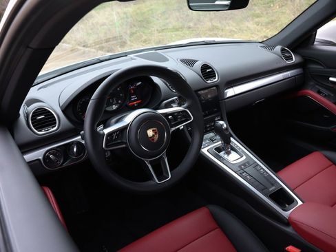 Used 2025 Porsche 718 Cayman image 6