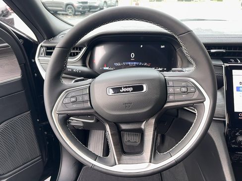 Used 2025 Jeep Grand Cherokee L Limited w/ Luxury Tech Group II image 26