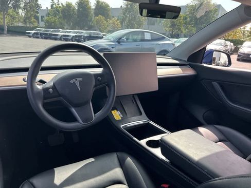 Used 2021 Tesla Model Y Long Range image 7
