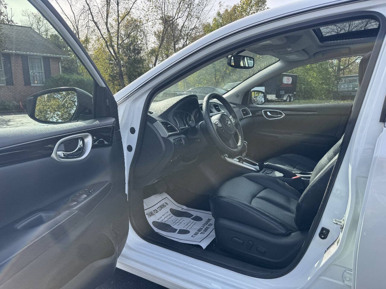 Used 2017 Nissan Sentra SL w/ SL Premium Technology Package FWD image 6