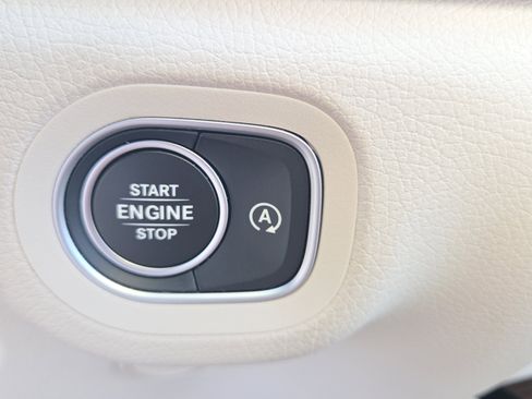 Used 2024 Mercedes-Benz GLE 350 4MATIC image 37