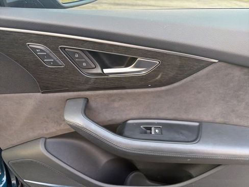 Used 2019 Audi Q8 Prestige image 32