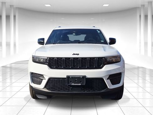 Used 2023 Jeep Grand Cherokee Altitude image 8