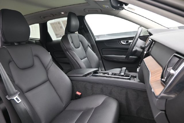 Used 2023 Volvo XC60 B5 Plus w/ Protection Package Premier FWD image 33