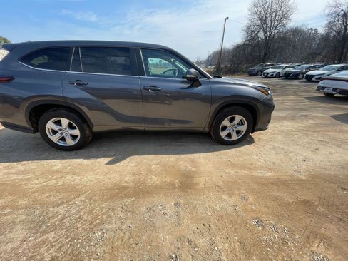 Used 2025 Toyota Highlander LE image 18