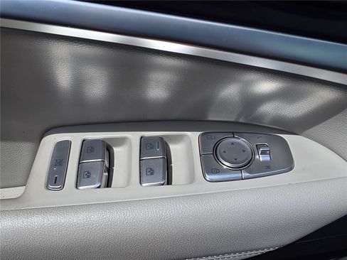 Used 2023 Genesis G70 2.0T RWD image 28