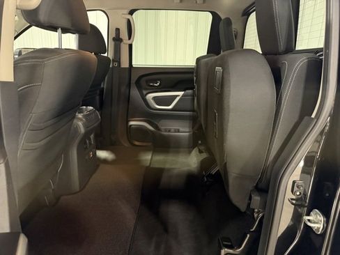 Used 2019 Nissan Titan SV image 28