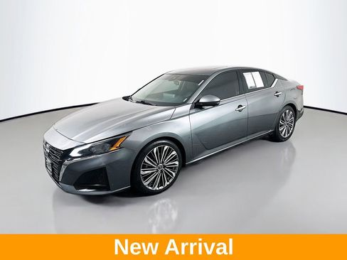Used 2023 Nissan Altima 2.5 SL image 3