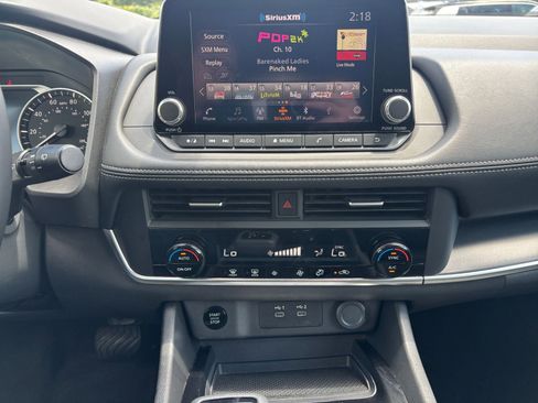 Used 2025 Nissan Rogue SV AWD/4WD image 17