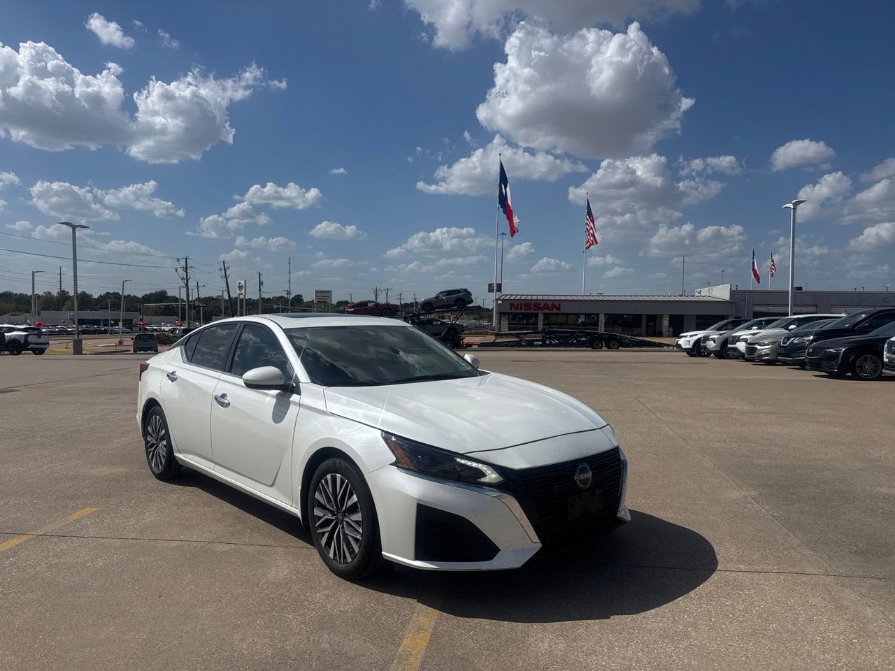 Certified 2024 Nissan Altima 2.5 SV w/ SV Premium Package FWD image 1