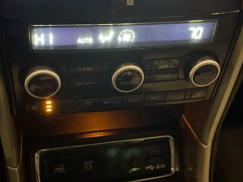 Used 2022 Subaru Ascent Limited w/ Technology Package image 19