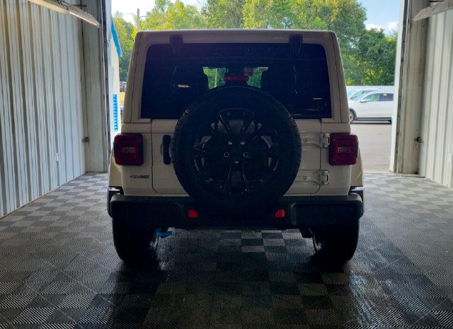 Used 2024 Jeep Wrangler Unlimited Sahara w/ Technology Group AWD/4WD image 7