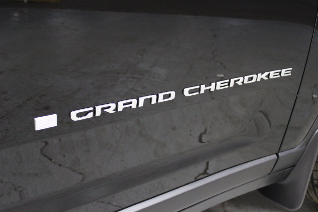 New 2025 Jeep Grand Cherokee Laredo w/ Luxury Tech Group I AWD/4WD image 34