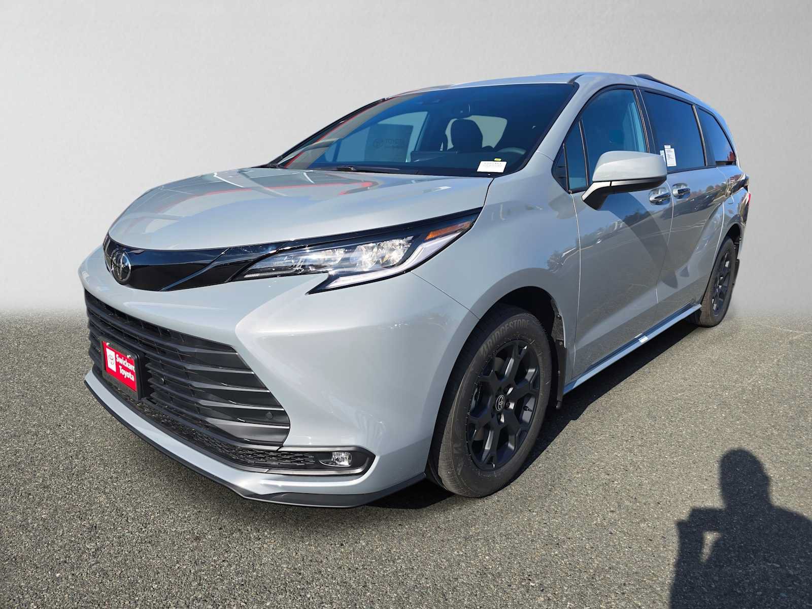 New 2026 Toyota Sienna XLE Woodland Edition AWD/4WD image 7