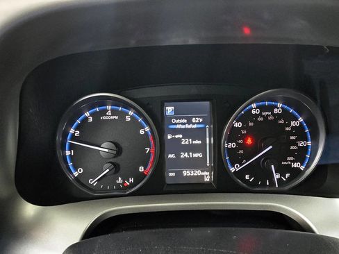 Used 2017 Toyota RAV4 XLE image 29