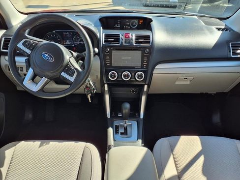 Used 2017 Subaru Forester 2.5i Premium image 3