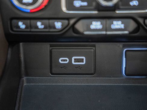 Used 2023 GMC Yukon XL SLT w/ SLT Premium Package image 29