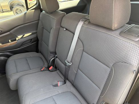 Used 2020 GMC Acadia SLE FWD image 19