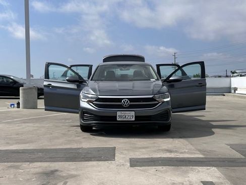 Used 2024 Volkswagen Jetta SE FWD image 28