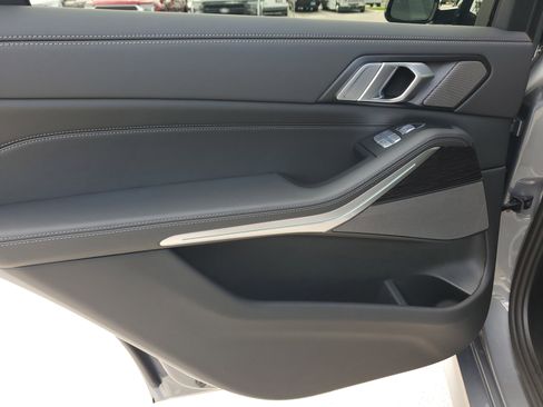 Used 2025 BMW X7 M60i w/ Executive Package image 30