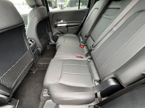 Used 2025 Mercedes-Benz GLB 250 image 27