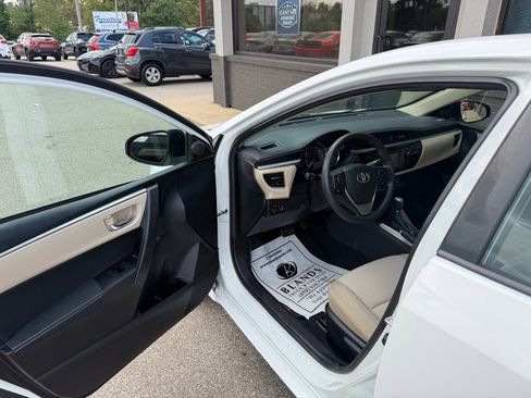 Used 2016 Toyota Corolla LE FWD image 9