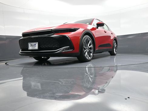 Used 2023 Toyota Crown Limited w/ Advanced Technology Package image 25