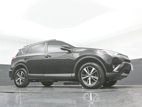 Used 2018 Toyota RAV4 XLE image 31
