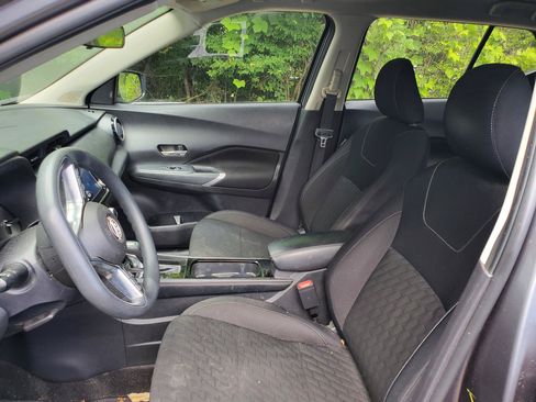 Used 2024 Nissan Kicks SV FWD image 12