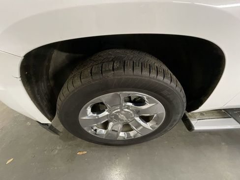 Used 2019 Chevrolet Tahoe LT w/ LT Signature Package image 32