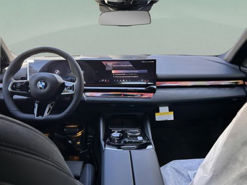 New 2026 BMW 540i xDrive w/ Executive Package image 9