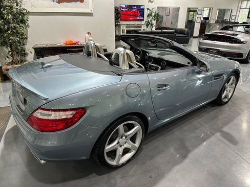 Used 2013 Mercedes-Benz SLK 250 image 22