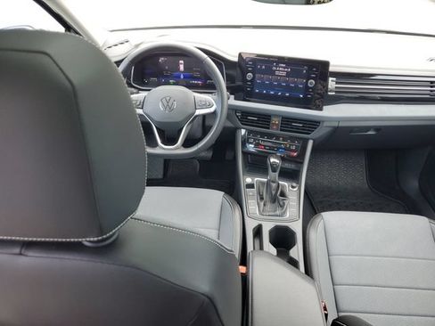 Used 2025 Volkswagen Jetta SE w/ Sunroof Package FWD image 7
