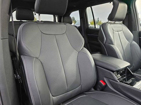 Used 2023 Jeep Grand Cherokee Overland w/ Luxury Tech Group IV image 14