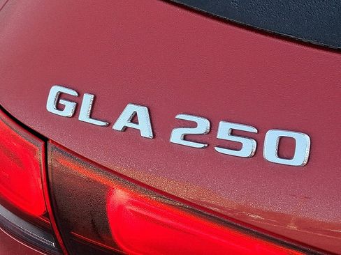 Used 2021 Mercedes-Benz GLA 250 4MATIC image 31